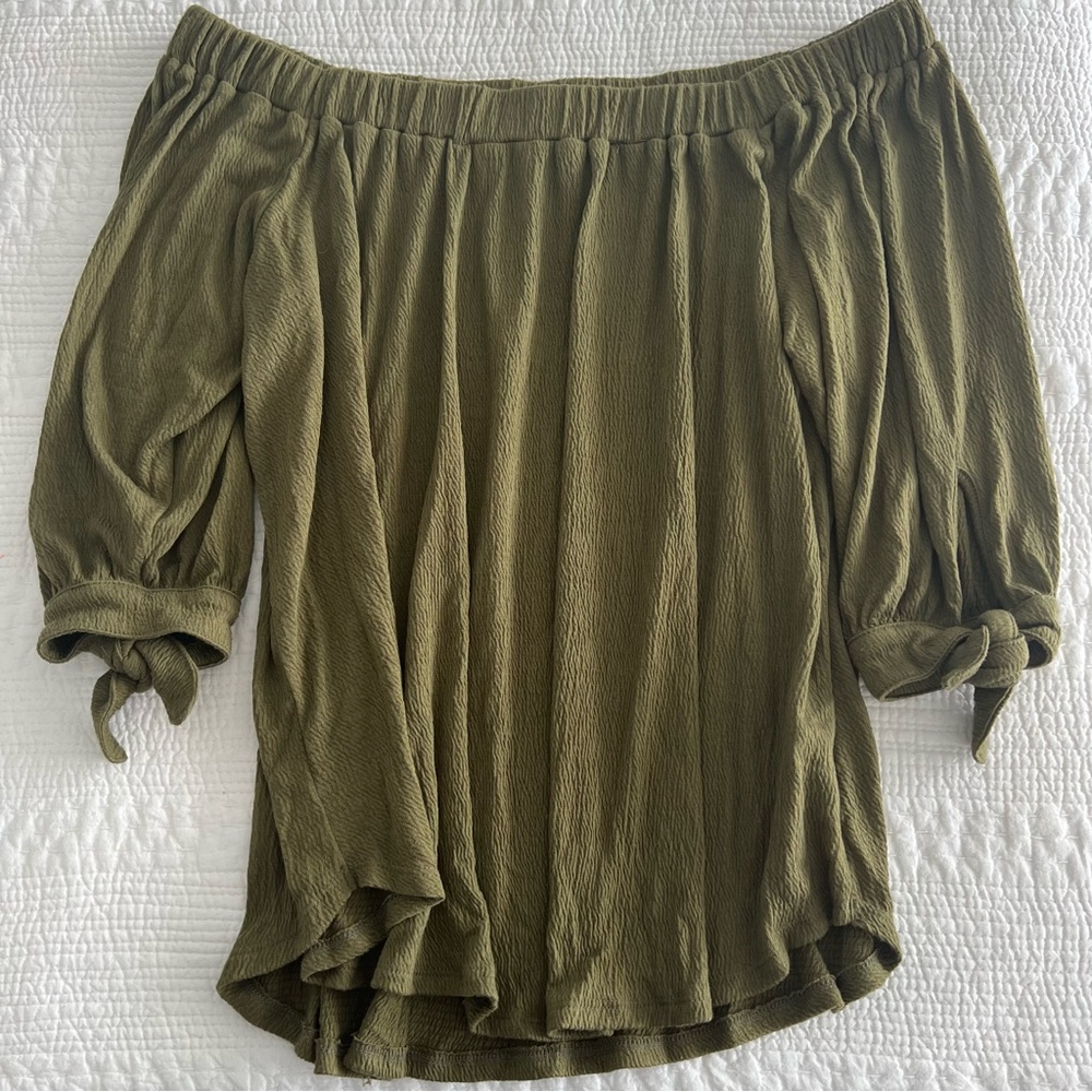 Abercrombie & Fitch Off-the-Shoulder Blouse